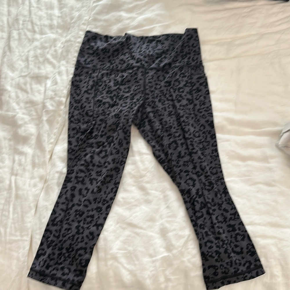 Athleta Salutation II Capri SP